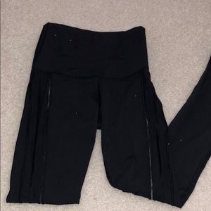 Black Lululemon letting with mesh stripes